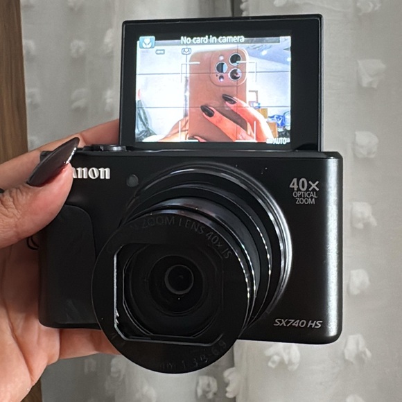 Canon PowerShot SX740 HS Compact
Digital Camera - Picture 1 of 9
